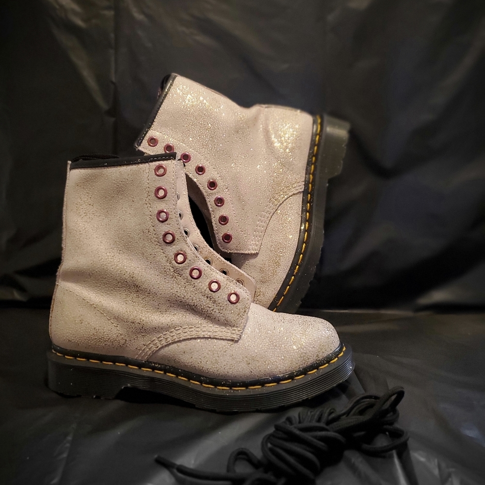 Dr. Martens bejeweled glitter boots sz 7 white & pink 💗
